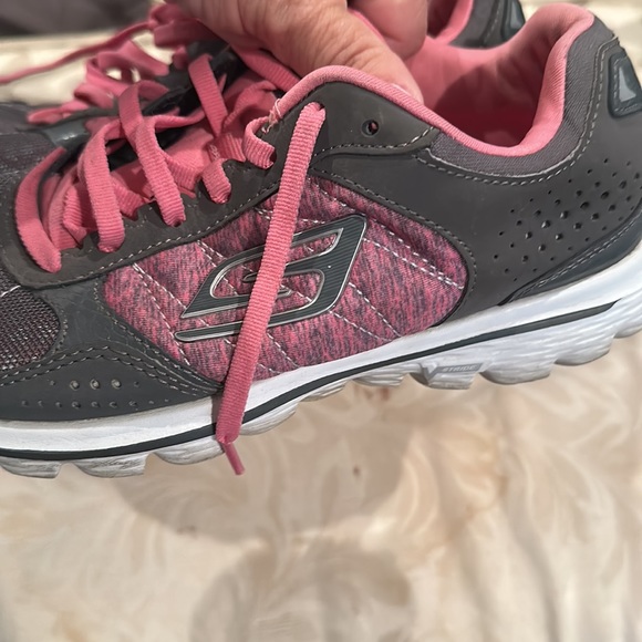 Skechers size 7 walking sneaker - Picture 3 of 6